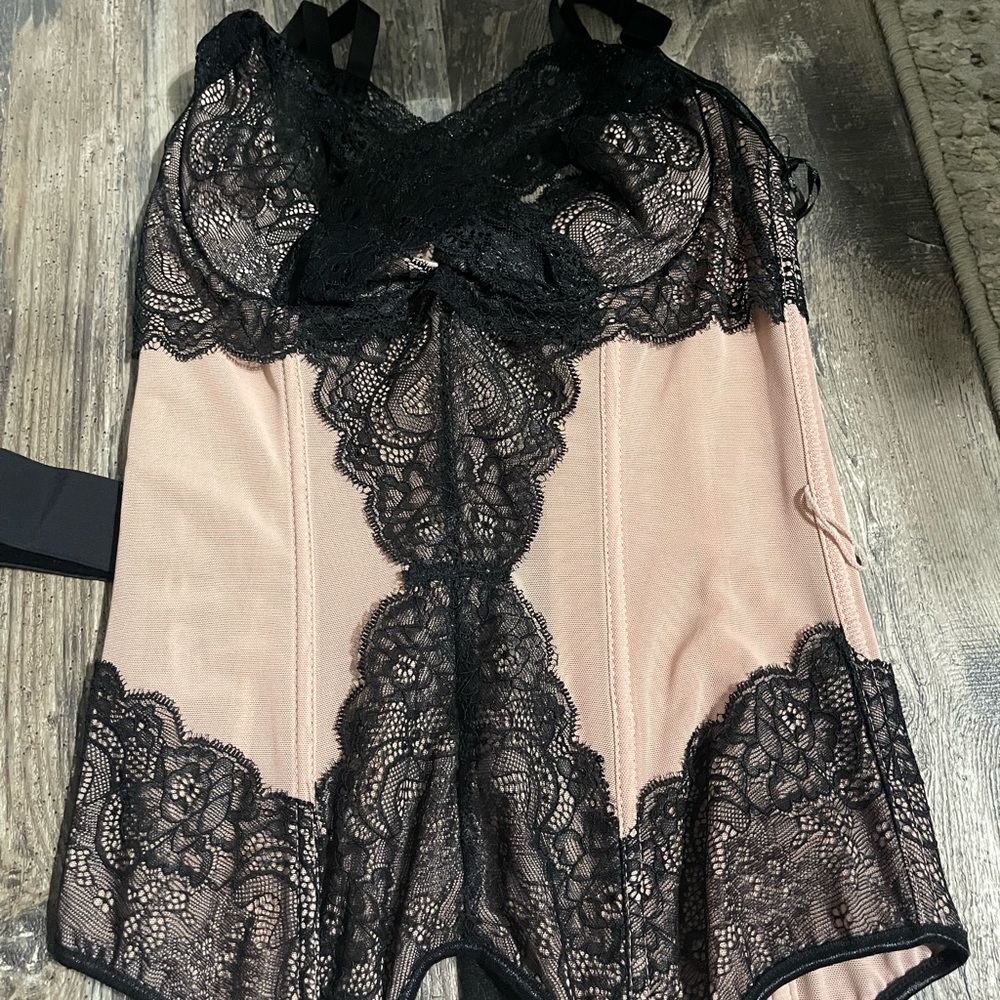 Lingerie - Picture 5 of 6